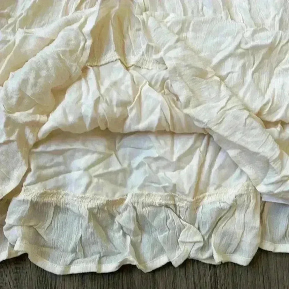 ✨🆕HOLLISTER✨🆕 | Cream lace with gold sequin and dress - Picture 4 of 11